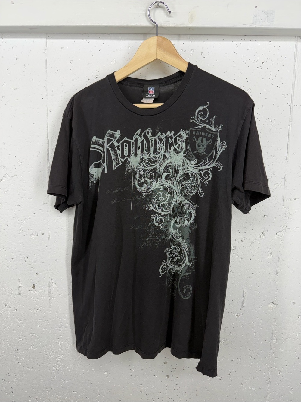 Vintage Team Apparel Size Large Black Distressed Raiders T Shirt